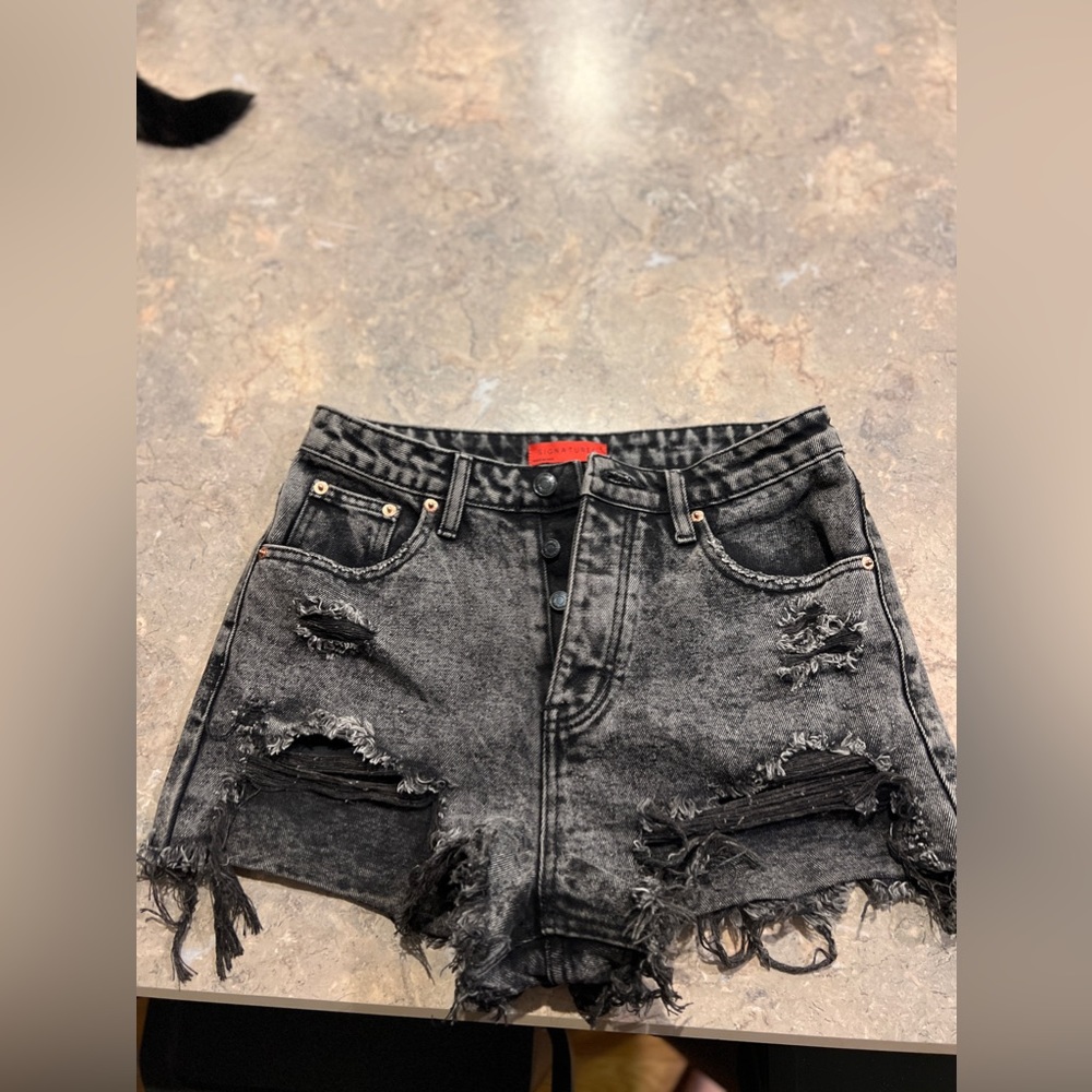 Signature 8 High Waist Shorts